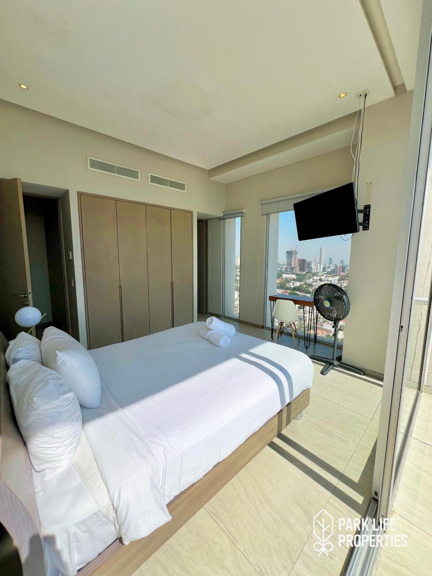 Park Life Guadalajara Aparthotel Eksteriør bilde