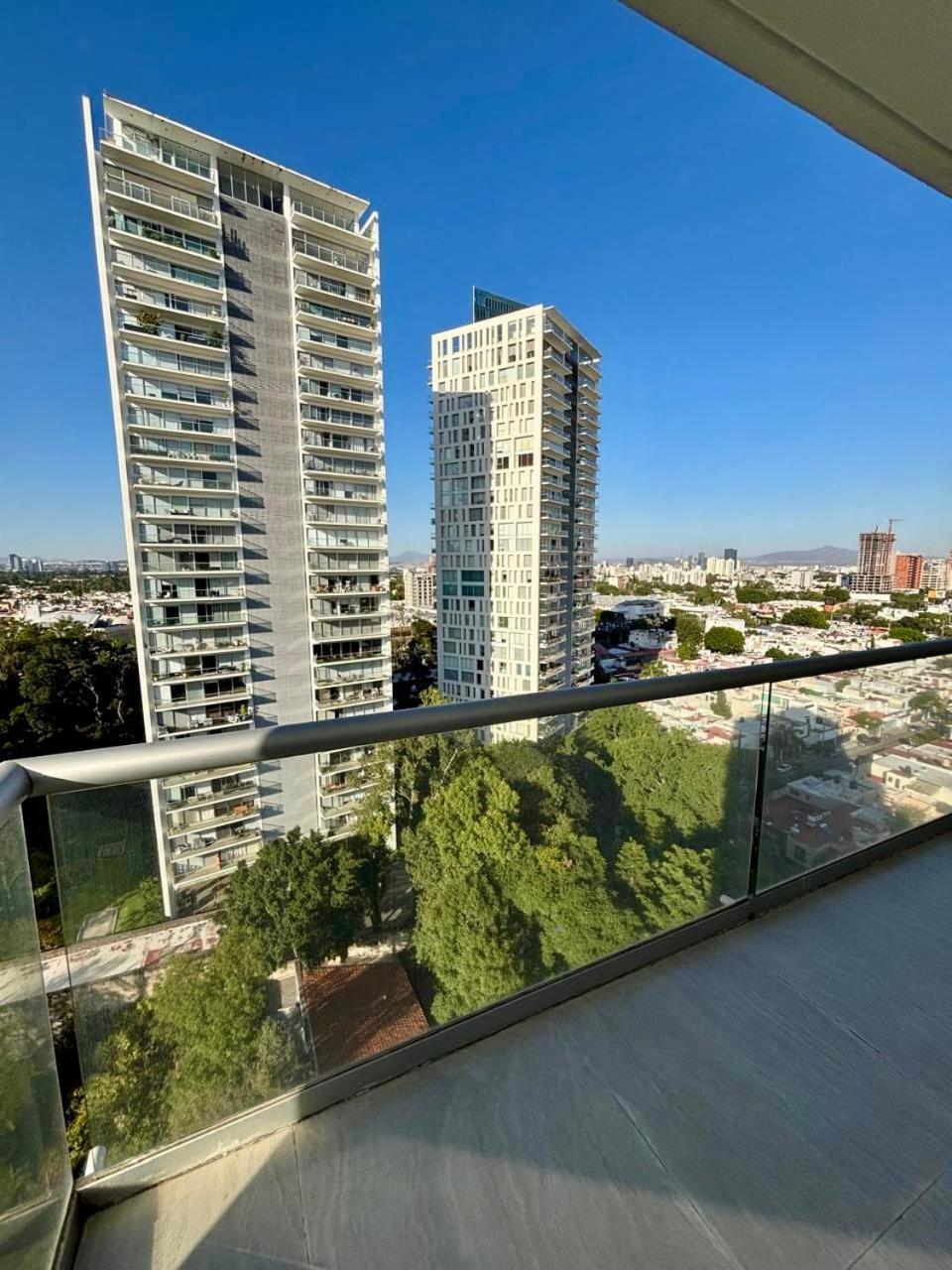Park Life Guadalajara Aparthotel Eksteriør bilde
