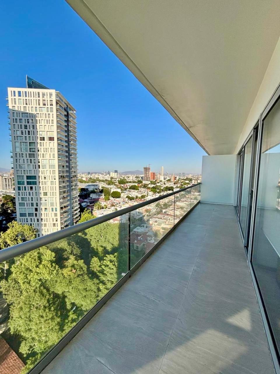 Park Life Guadalajara Aparthotel Eksteriør bilde